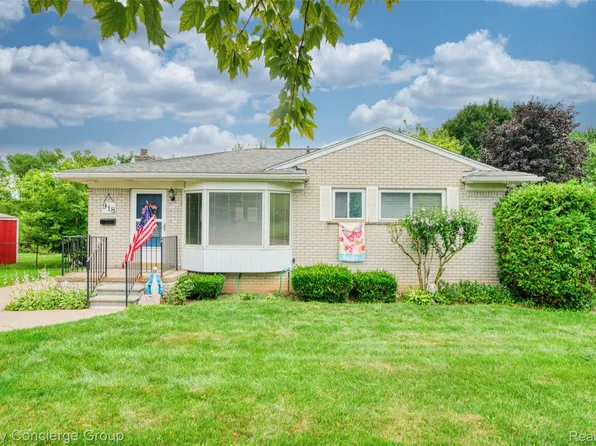918 Squire Ln, Milford, MI 48381
