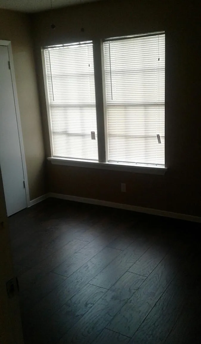 2 bed, 1.5 bath, 959 sqft, $1,050 — Photo 4