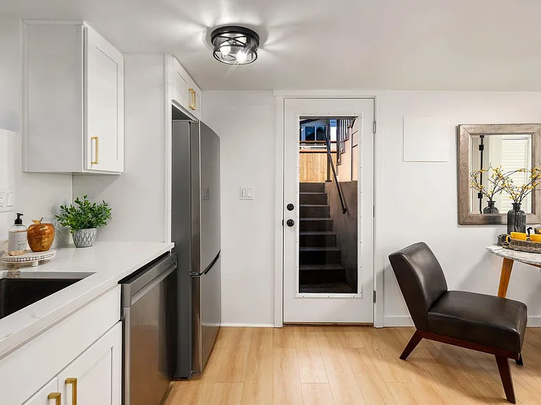 1624 Hoyt Ave #B — Photo 6