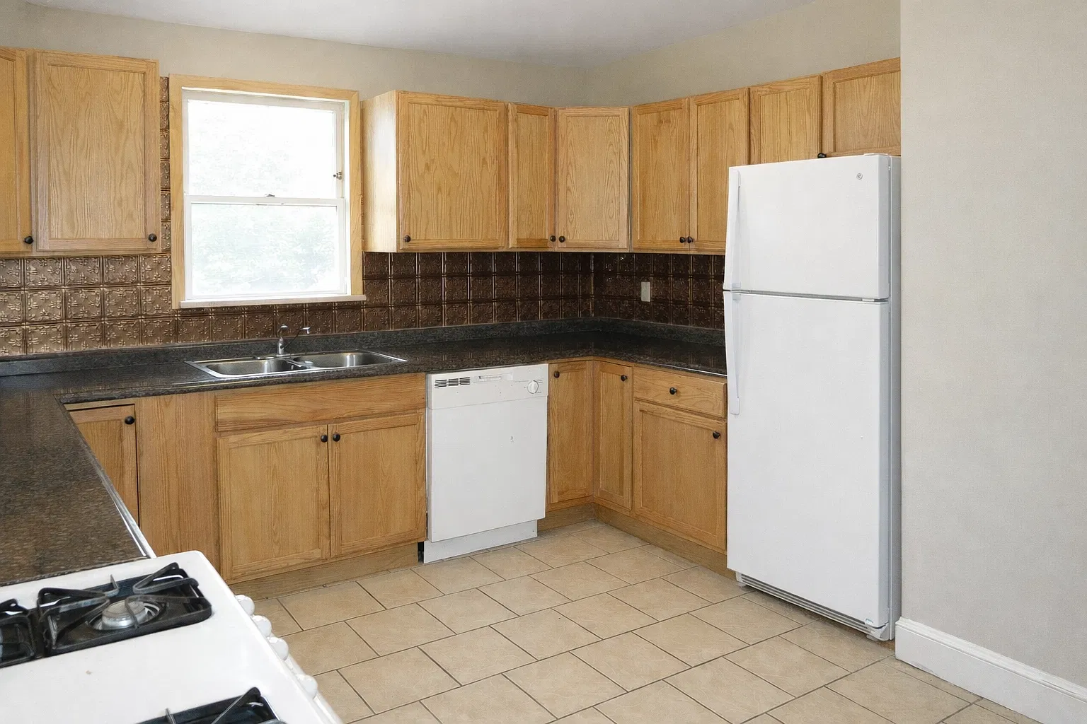 8 bed, $3,600 — Photo 1