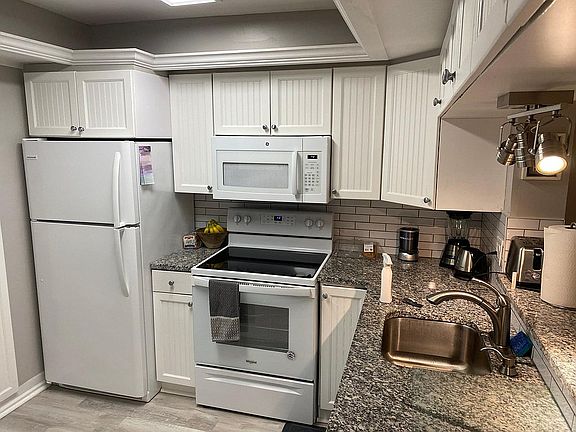 5th image of 2615 Cove Cay Dr Unit 203
