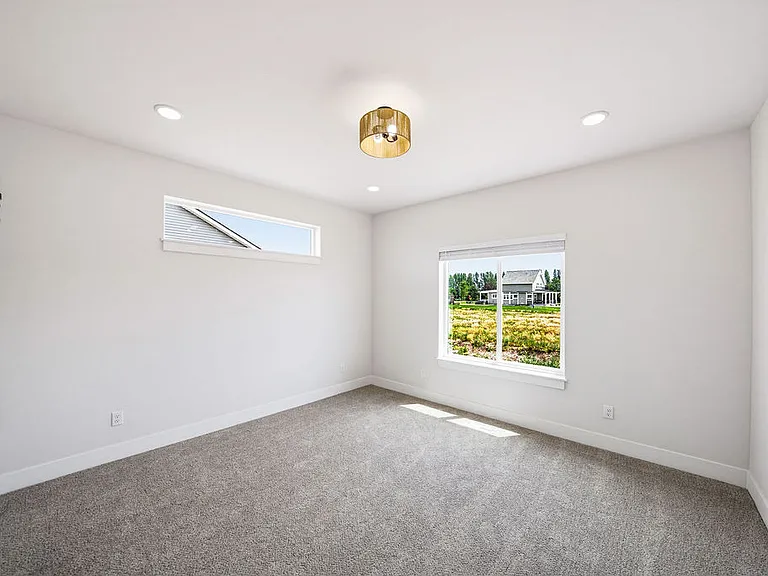 475 E River Ln — Photo 38