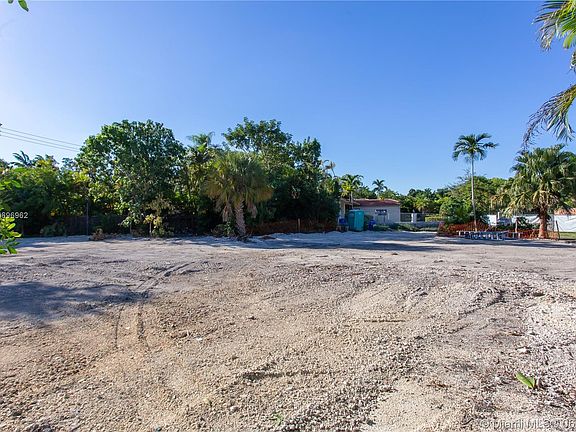 5th image of 231 Shore Dr E