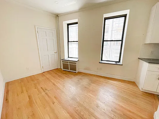 Rented by City Connections Realty | media 35