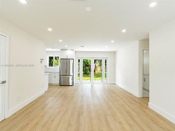 3rd image of 254 SW 4th St