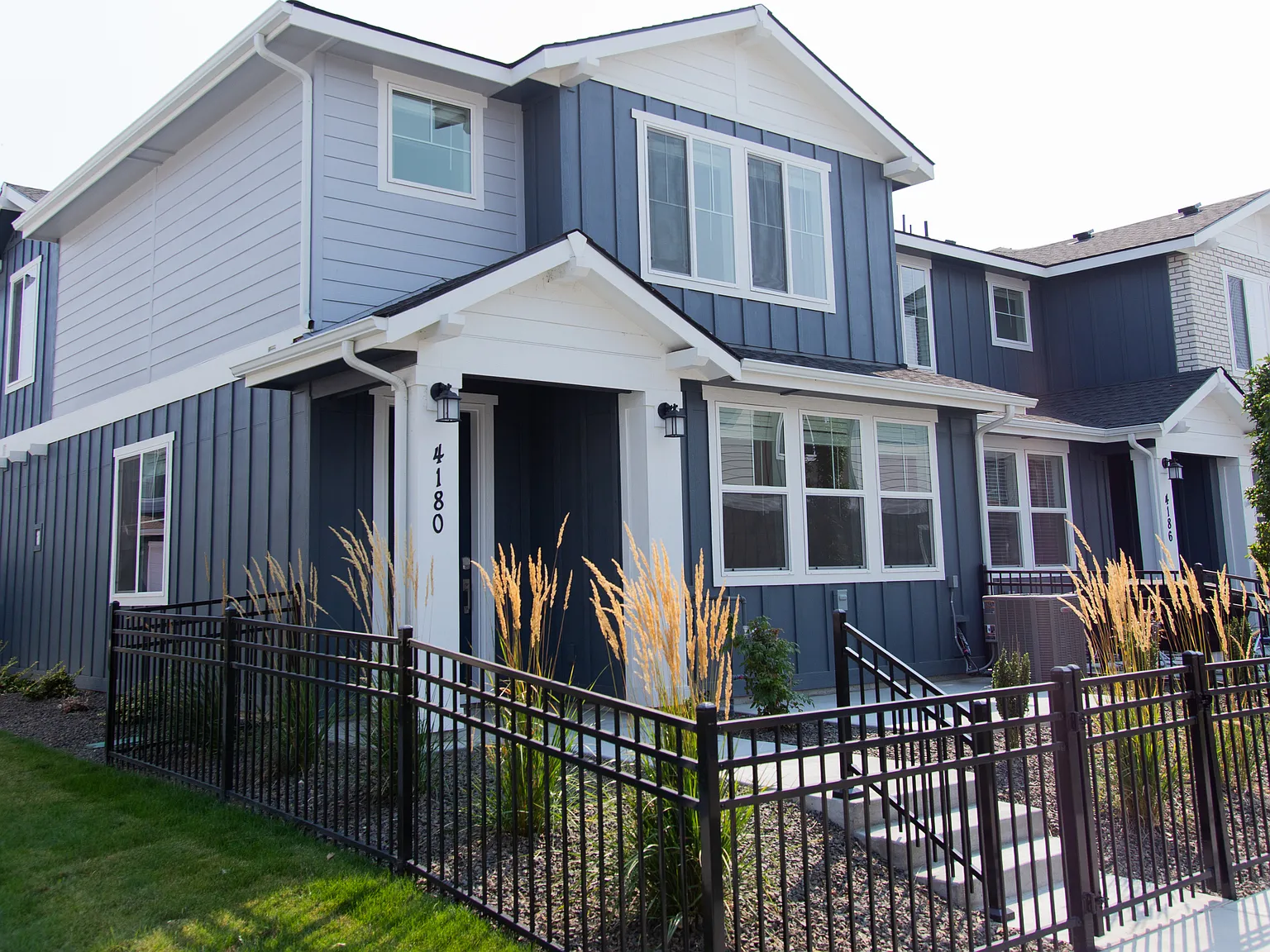 4 bed, 1928 sqft, $2,700 — Photo 2