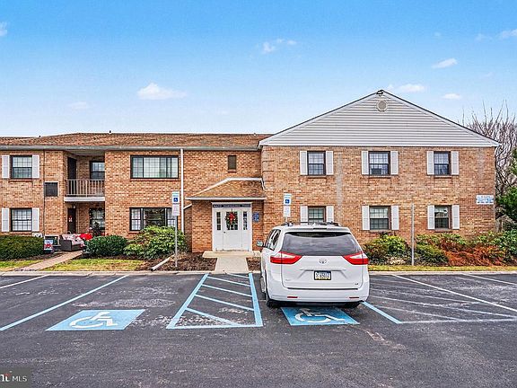2nd image of 177 Woodstream Dr