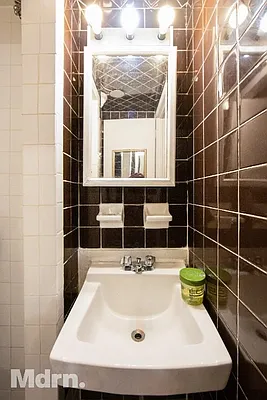 Rented by Mdrn Residential | media 13