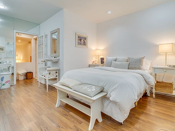 3rd image of 241A Nassau Ave