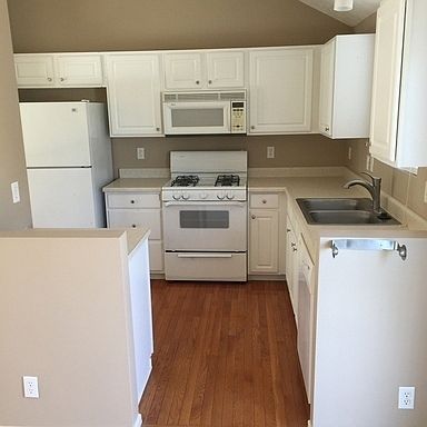 4th image of 2712 Mesa St