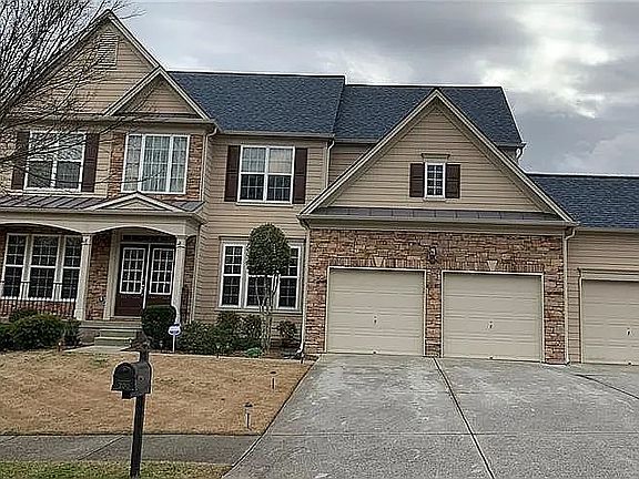 3car garage/5spaces on drive