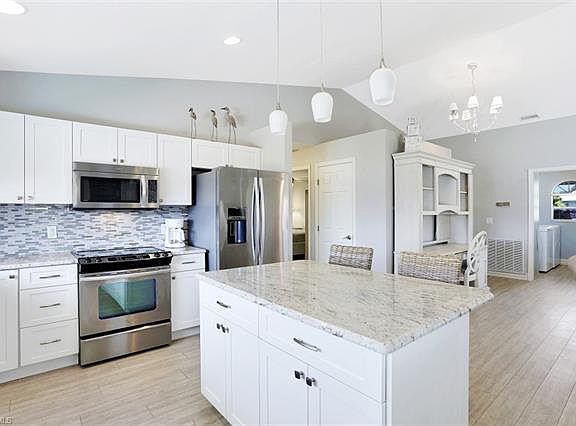 3rd image of 851 S Joy Cir