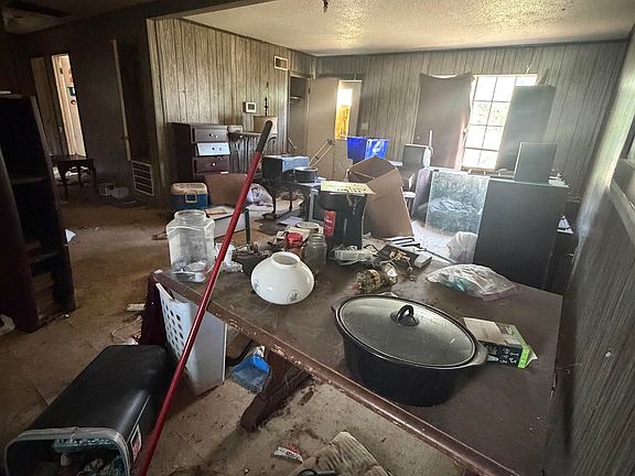 4th image of 2148 Laurel Cir