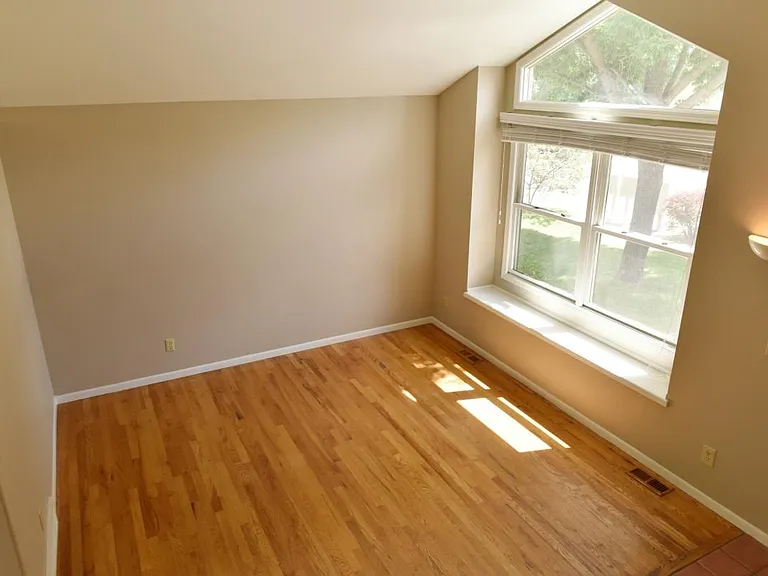 3353 Laredo Ln — Photo 2