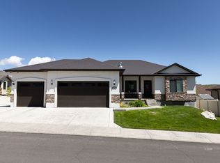 222 Brookwood Dr, Elko, NV 89801