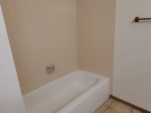 704 W 27th St, Farmington, NM 87401