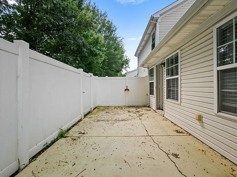113 Lancaster Gate Pl — Photo 32