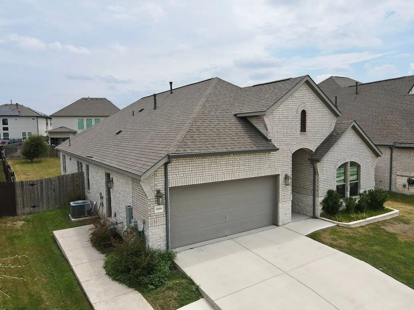 Spacious 4-Bed, 2-Bath Pflugerville Home Featuring Premium Kitchen & Fenced Yard — Photo 1