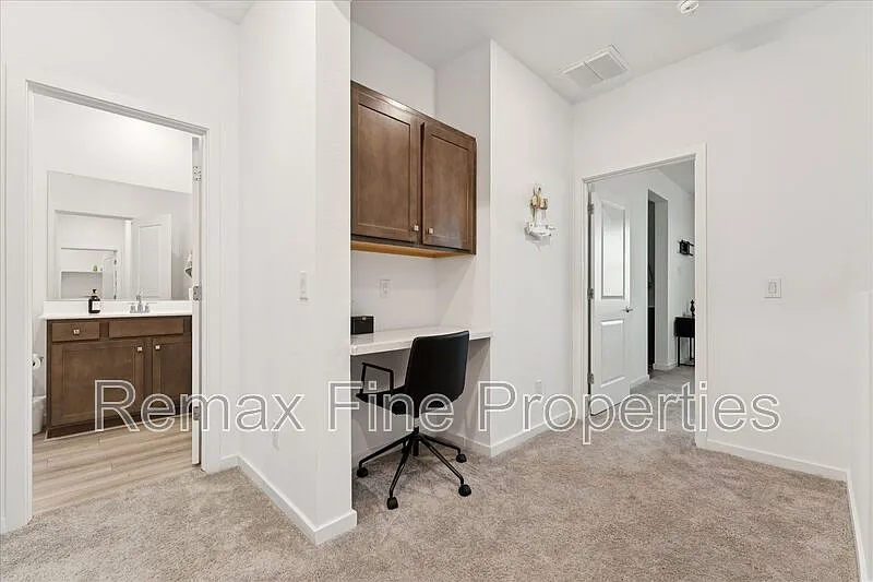 3 bed, 2.5 bath, 2253 sqft, $3,500 — Photo 2