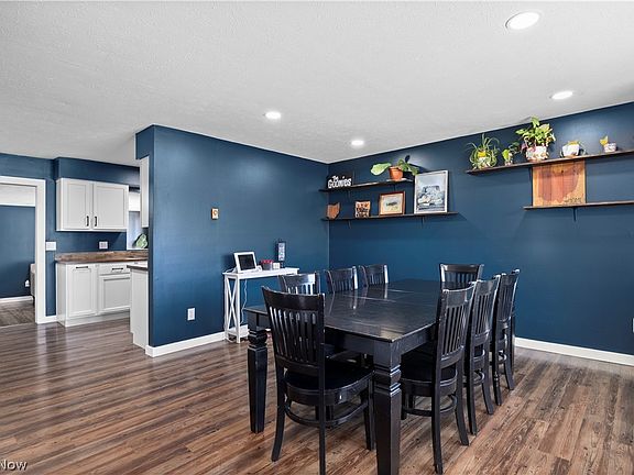 3rd image of 3902 Oxford Dr
