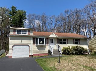 16 Chesebro Dr, Schenectady, NY 12309