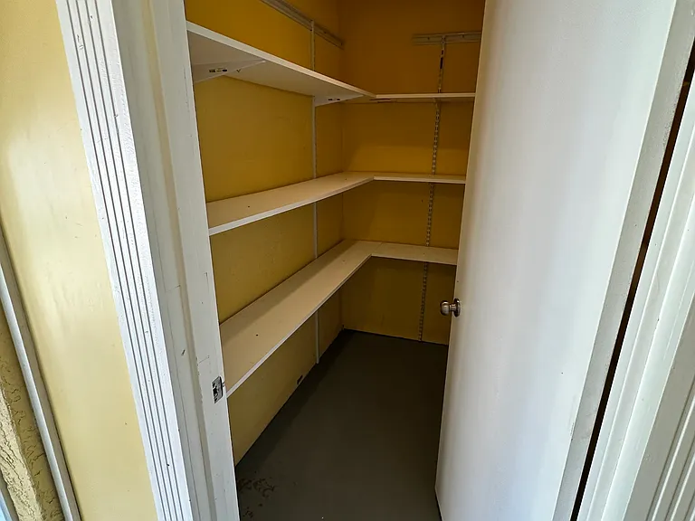 483 E Daleville Ave — Photo 36