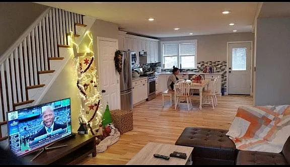 3 bed, 1.5 bath, 1247 sqft, $2,200 — Photo 4