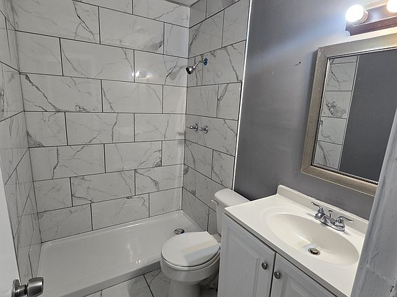3rd image of 3938 Kings Park Cir