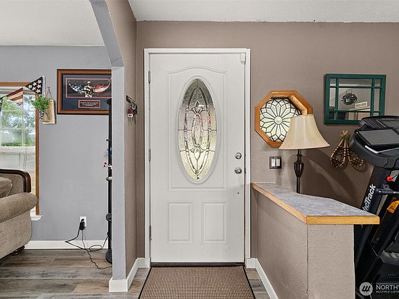 5th image of 323 Twin Oaks Road