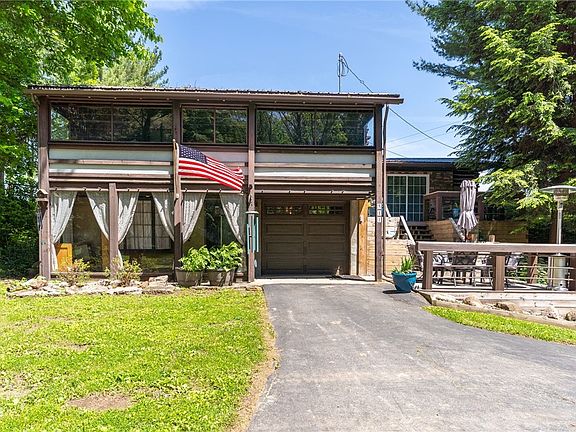 2nd image of 511 Covert Rd