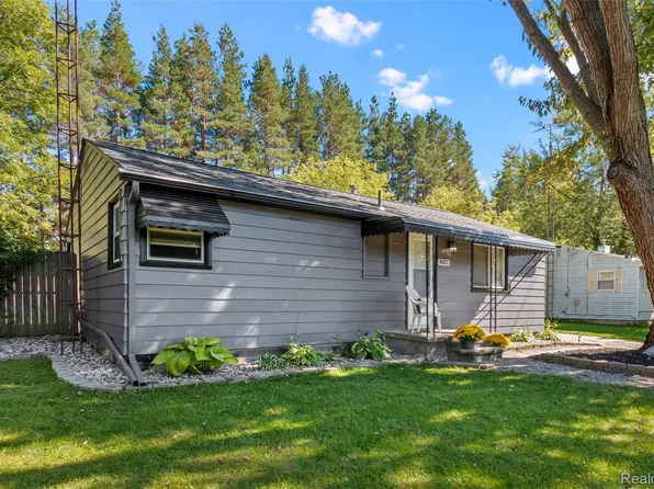 4023 Dallas St, Burton, MI 48519