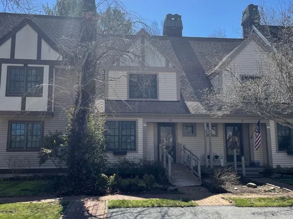 22 Village Green Circle, Mashpee, MA 02649