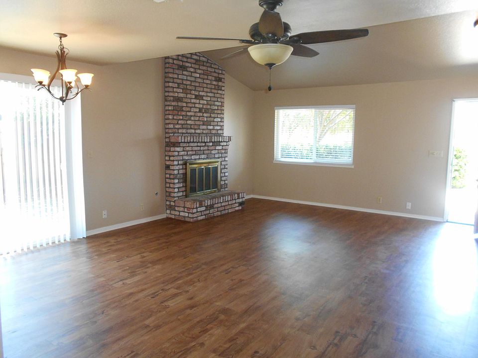 2nd image of 1247 Pheasant Hollow Way
