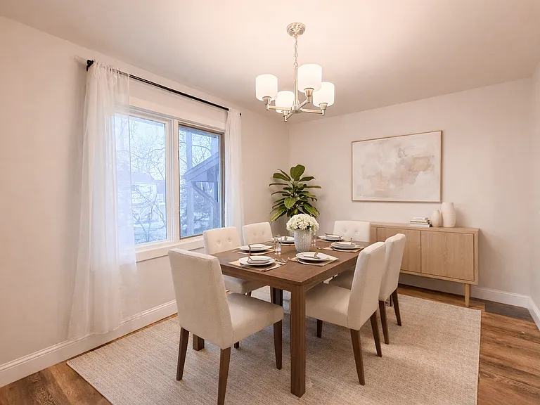 1042 E Circle Dr — Photo 3