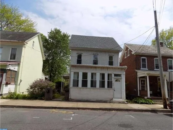 420 4th St, East Greenville, PA 18041