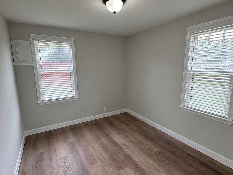 4717 Bancroft Ave — Photo 7