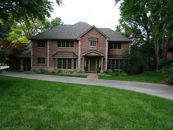 8430 Loveland Dr, Omaha, NE 68124
