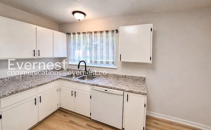 129 Royallbrook Ln — Photo 6