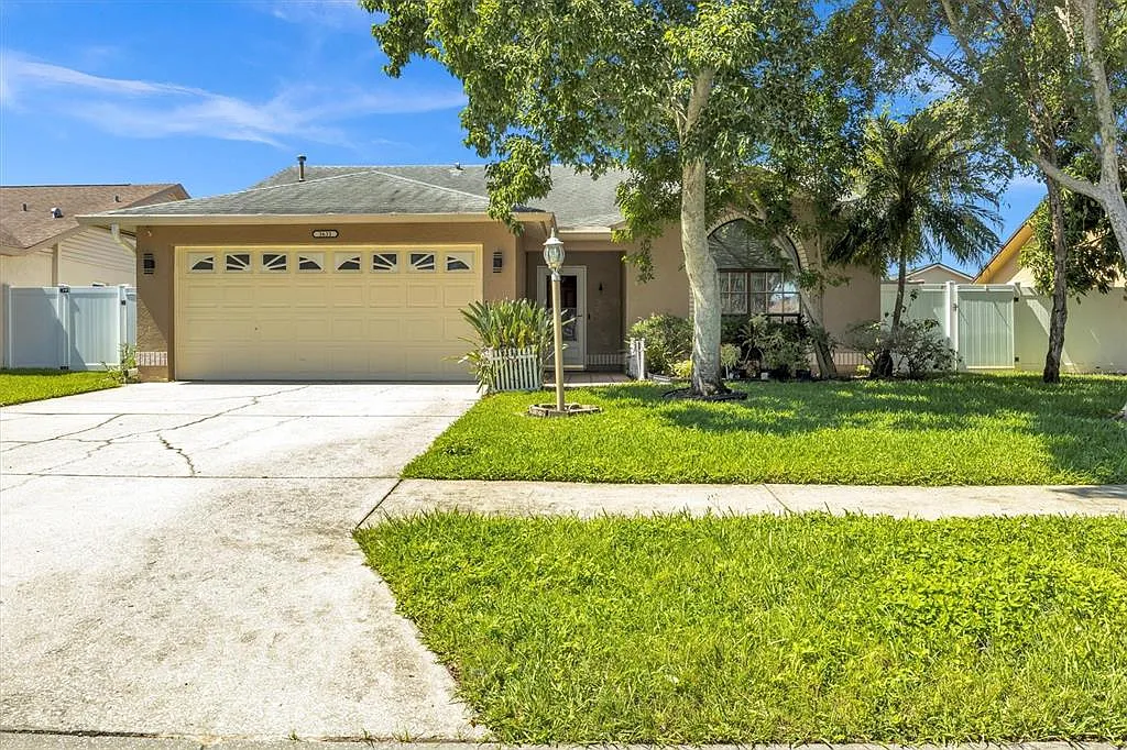 3 bed, 2.0 bath, 1513 sqft, $3,250 — Photo 1