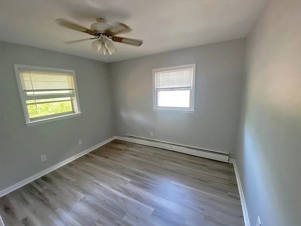 2 bed, 1.0 bath, 720 sqft, $800 — Photo 2