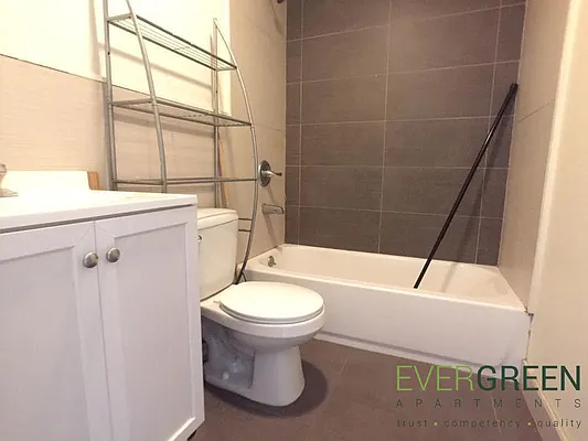 Rented by Evergreen Apartments BK | media 23
