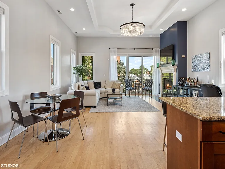 2127 W Walton St #3 — Photo 13