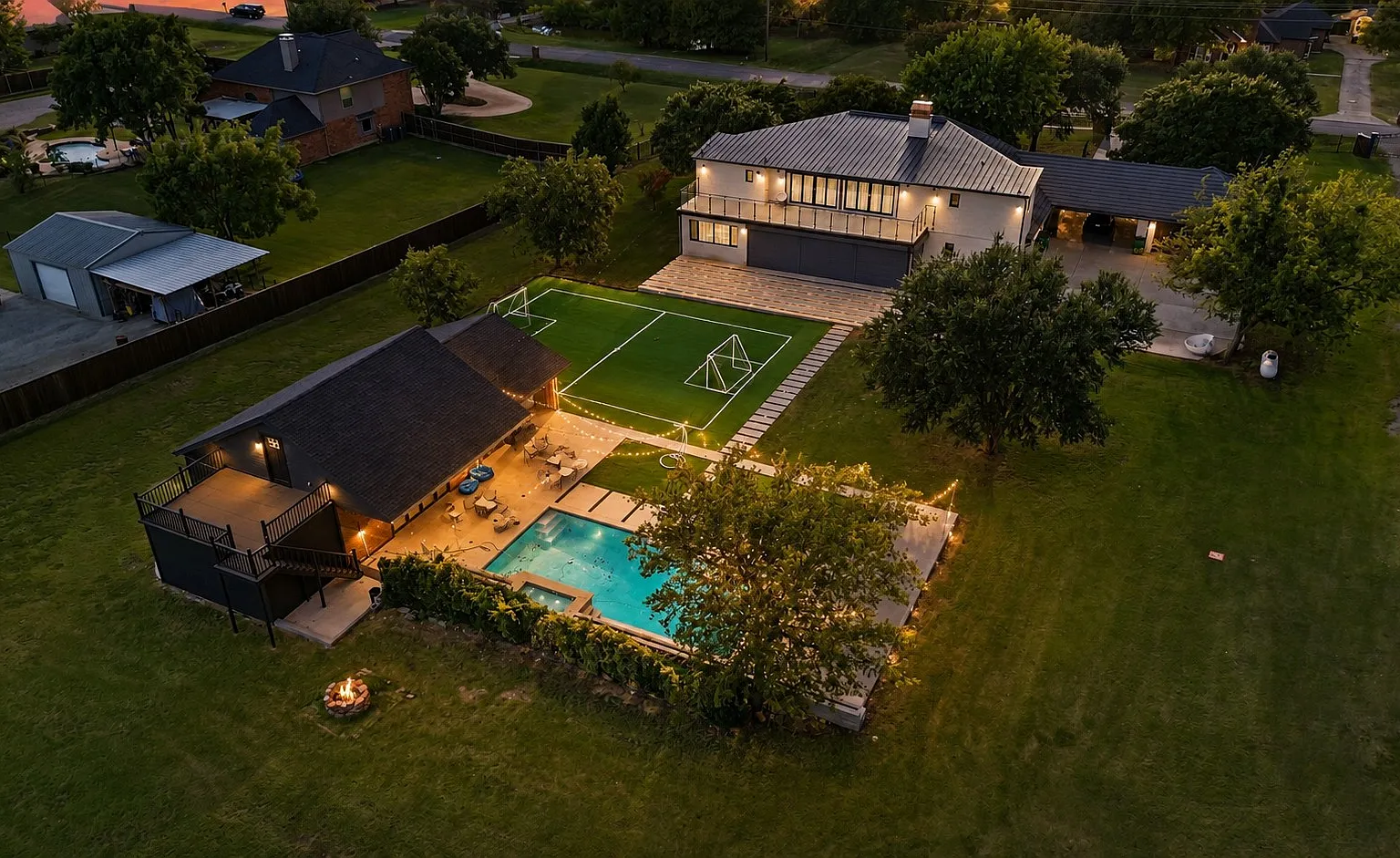 7 bed, 7.5 bath, 7450 sqft, $16,000 — Photo 1