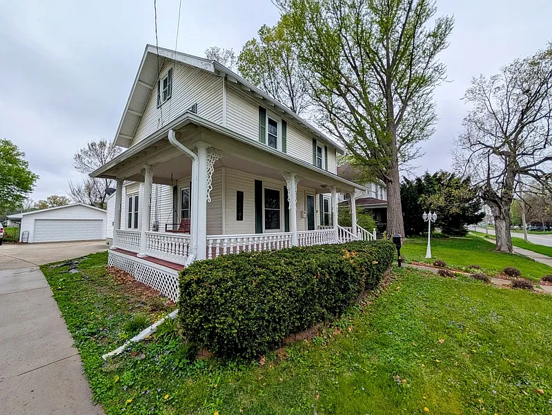 517 1st Ave W