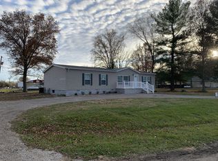 1688 Gladys Ln, Centralia, IL 62801