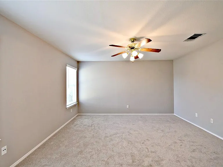 510 Golden Gate Dr — Photo 11