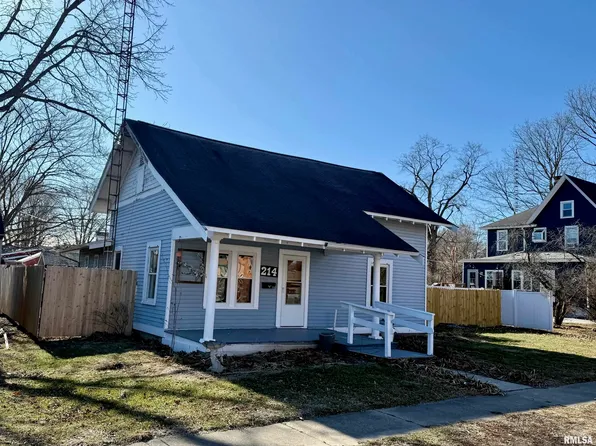 214 E Taylor St, Petersburg, IL 62675