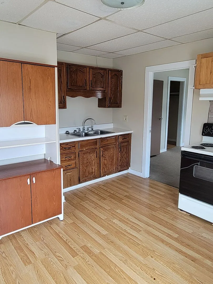 Delphi...Large 1 Bedroom 1 Bath With Bonus Room — Photo 4