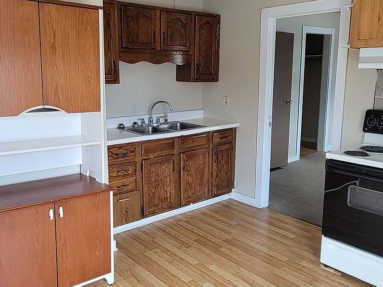 221 S Washington St #4 — Photo 4