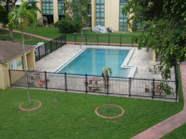 11750 SW 18th St APT 421-1, Miami, FL 33175